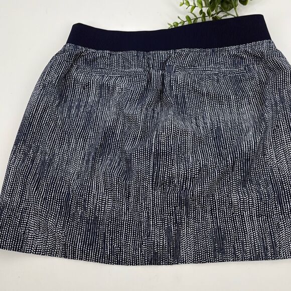 Athleta Womens Size 6 Midtown Skort Batik Print Dark Blue Athleisure Athletic - Picture 8 of 16